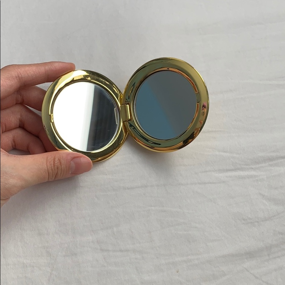 Compact mirror! - Picture 2 of 8